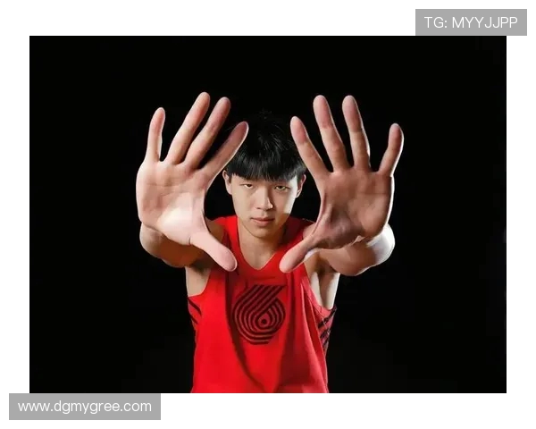 杨瀚森担任伤员回归陪练角色展现团队精神与责任感